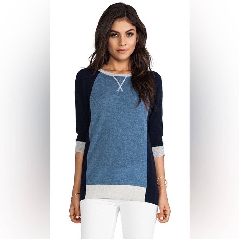 Color Block Crew Neck Cashmere Sweater in Navy Combo